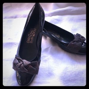 Ferragamo dress flats w decorative bow